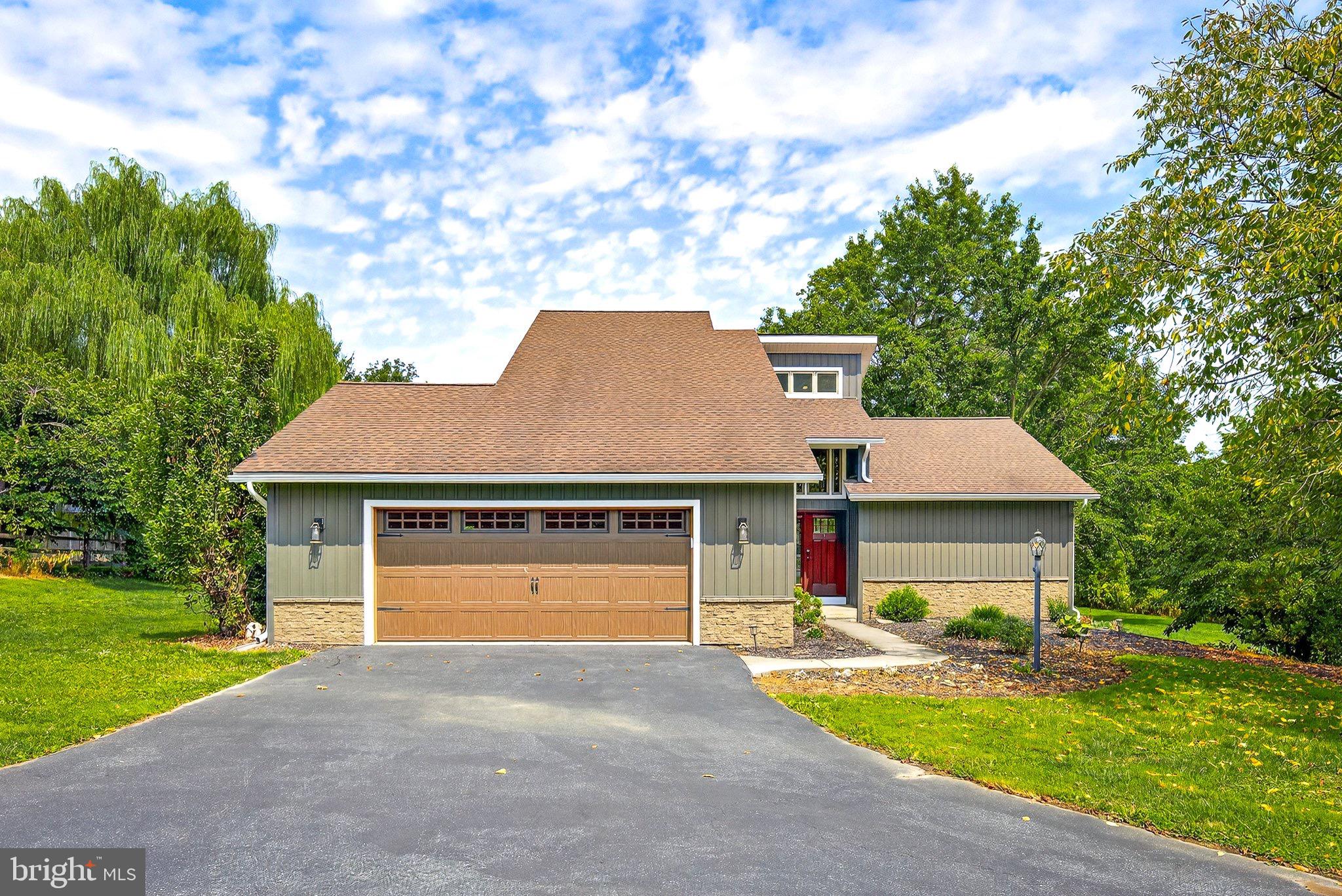749 Village Road Lancaster, PA 17602 - Photo 2 of 47 Front Entrance with large driveway