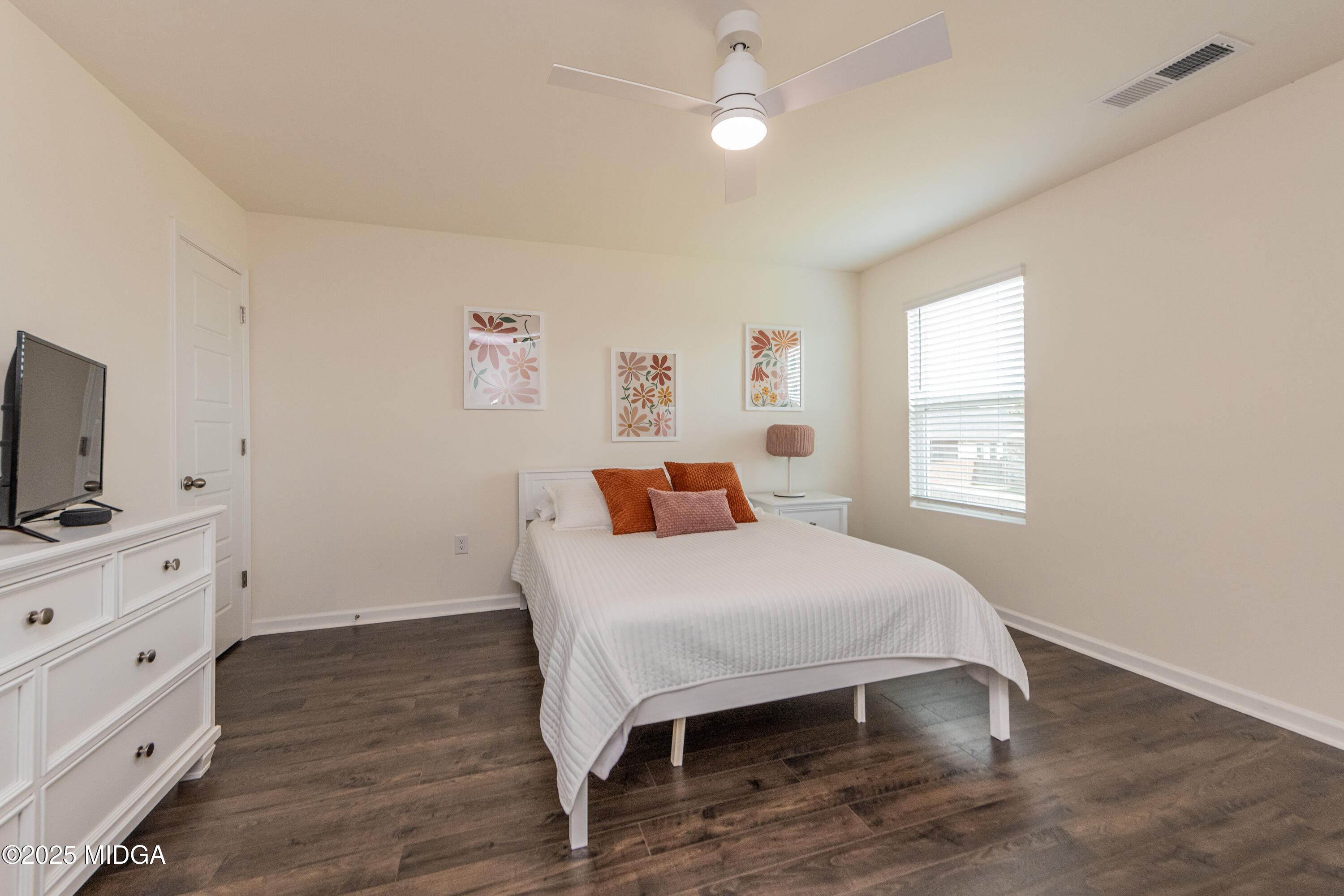 126 Farmers Way Perry, GA 31069 - Photo 19 of 33 a bedroom with a bed and a flat screen tv