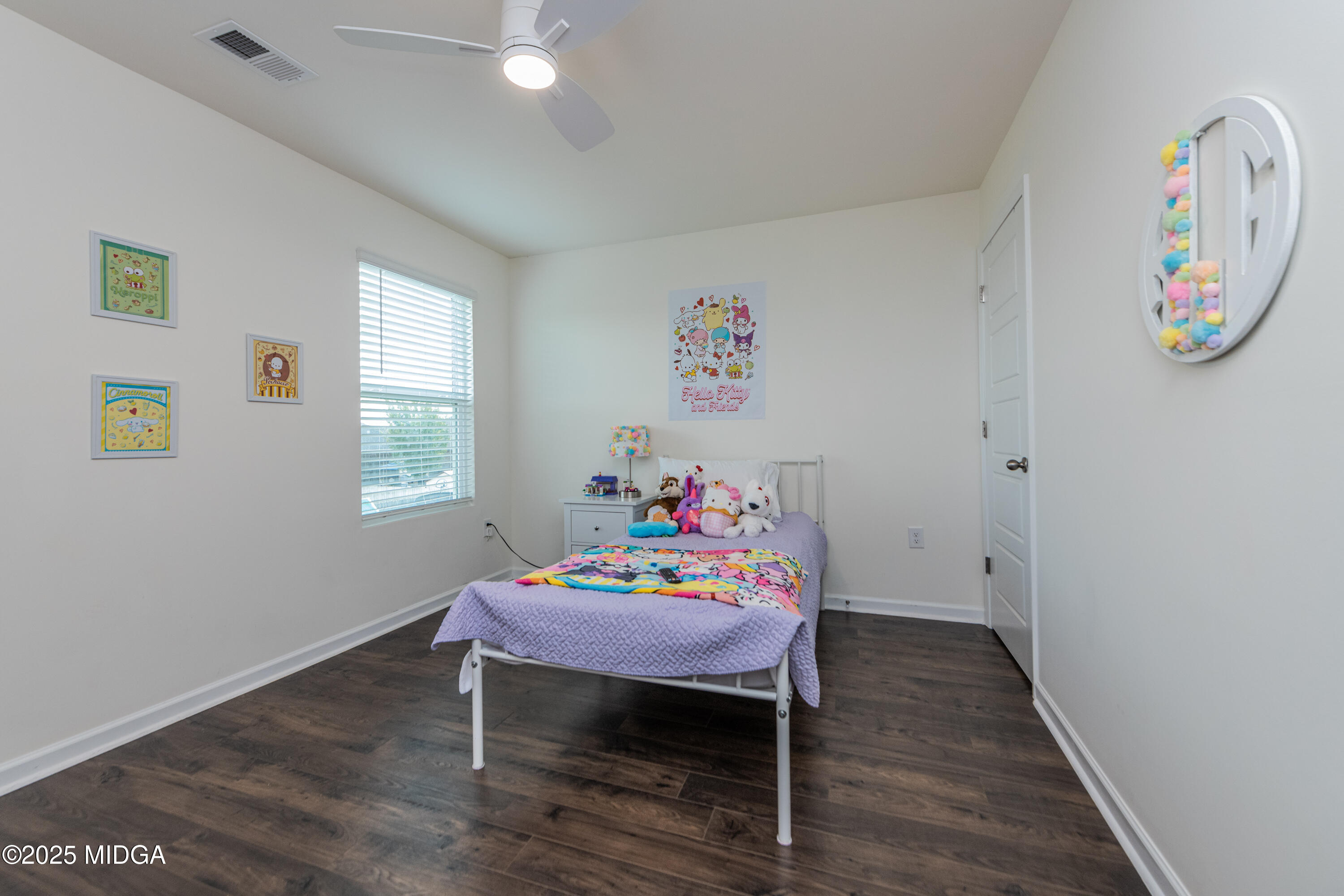 126 Farmers Way Perry, GA 31069 - Photo 21 of 33 a living room with furniture and a table