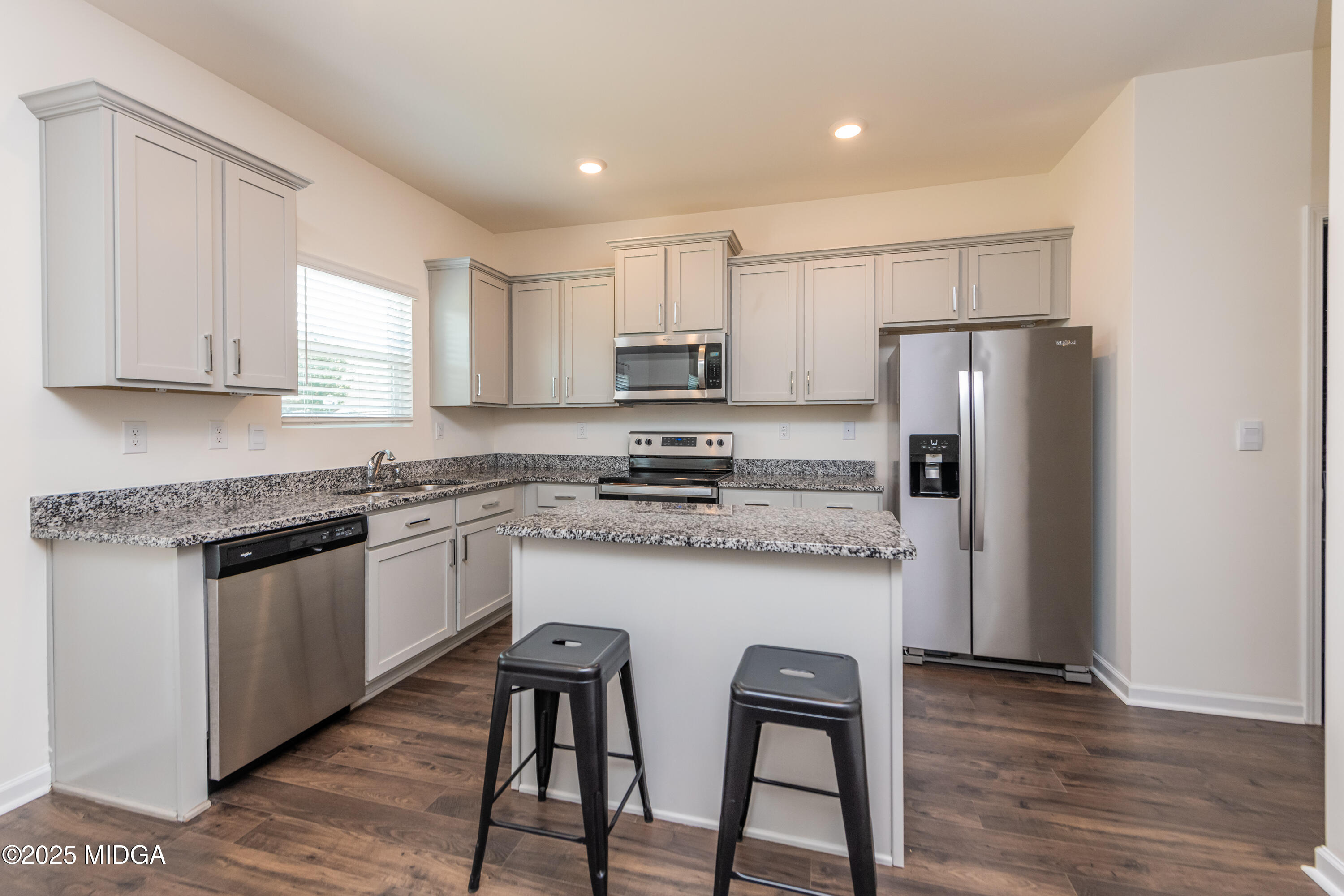 126 Farmers Way Perry, GA 31069 - Photo 5 of 33 a kitchen with stainless steel appliances granite countertop a stove a refrigerator and a microwave