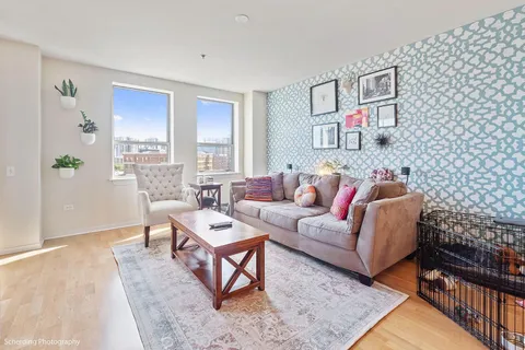 $330,000 | 437 West Division Street, Unit 806, Chicago, IL 60610