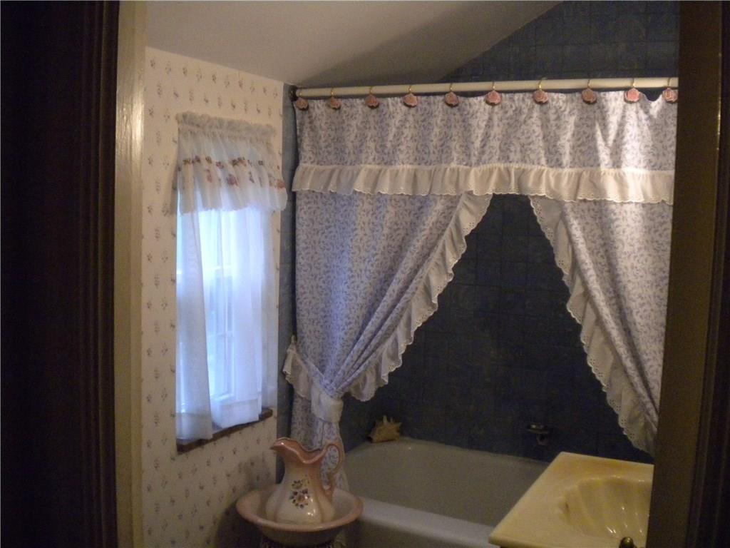 5364 Highgrove Road Whitehall, PA 15234 - Photo 17 of 20 Gallery Image 17