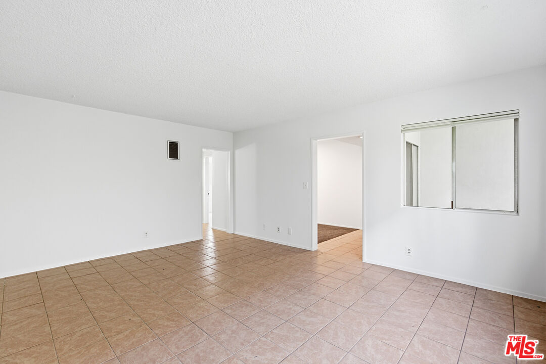 1434 25th Street, Unit 2 Santa Monica, CA 90404 - Photo 13 of 26 an empty room with cabinet and mirror