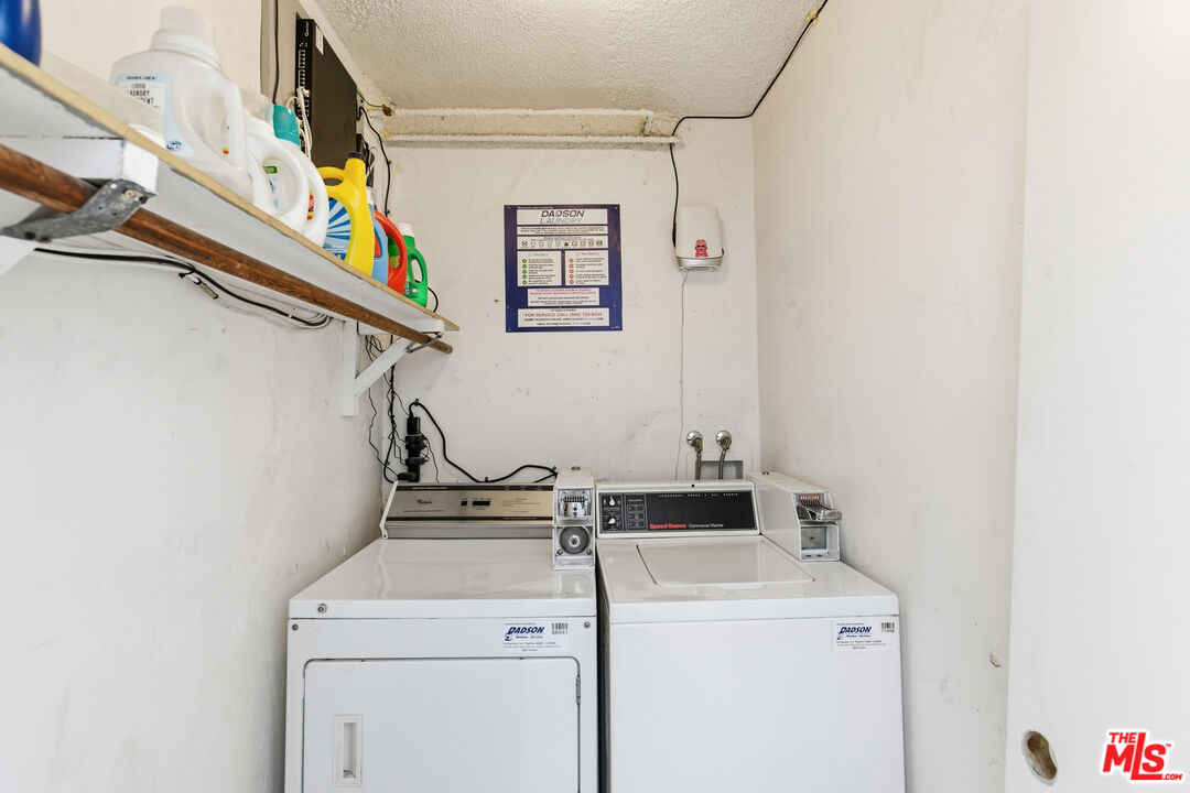 1434 25th Street, Unit 2 Santa Monica, CA 90404 - Photo 25 of 26 a utility room with dryer and washer