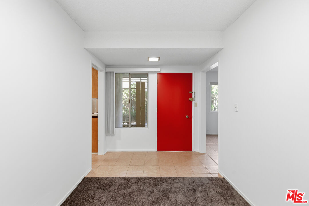 1434 25th Street, Unit 2 Santa Monica, CA 90404 - Photo 3 of 26 a view of hallway