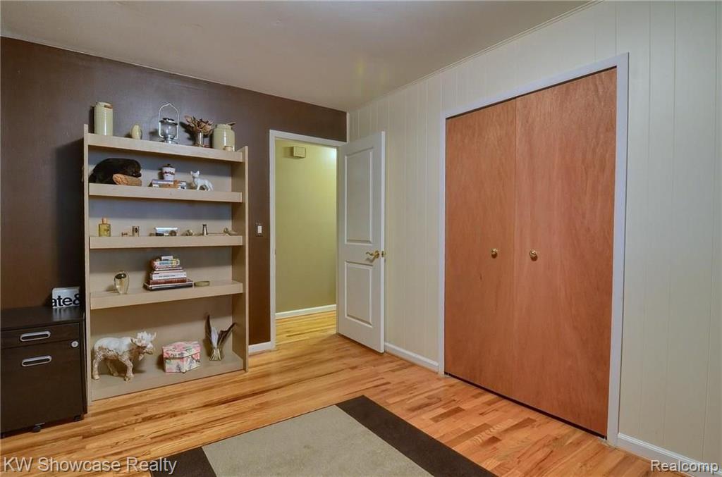 42916 Versailles Road Canton, MI 48187 - Photo 18 of 30