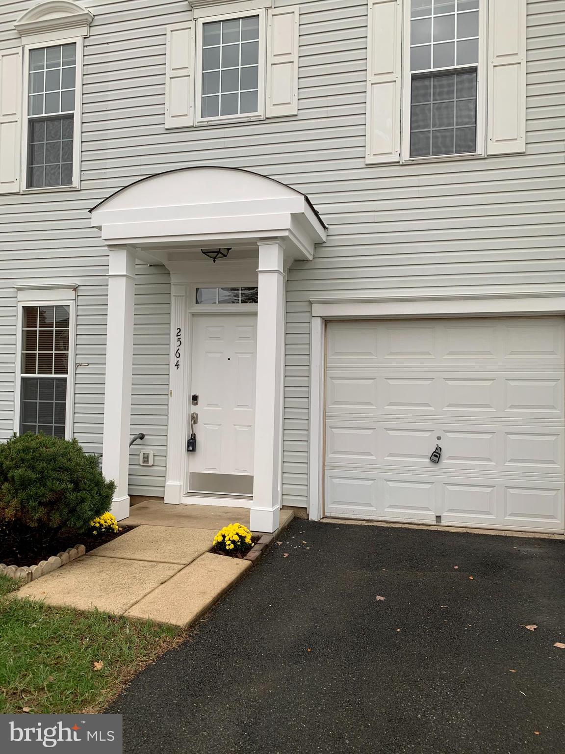 2564 Logan Wood Drive Herndon, VA 20171 - Photo 2 of 10