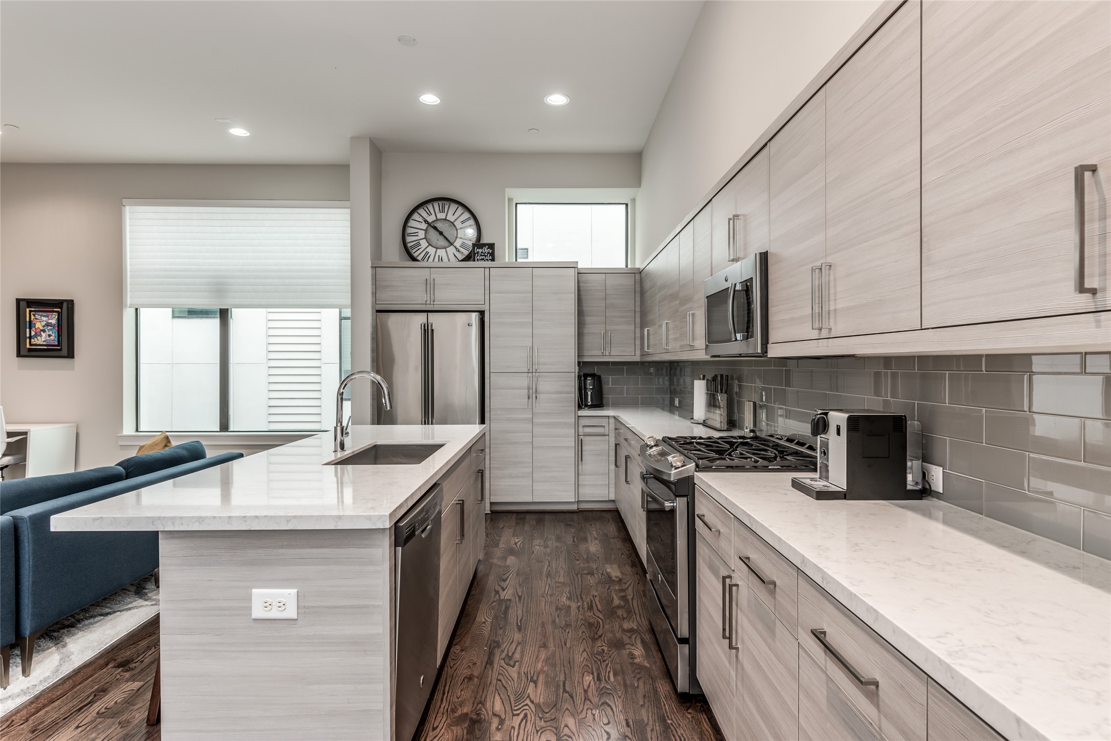 1004 California Street, Unit 402 Houston, TX 77006 - Photo 10 of 38