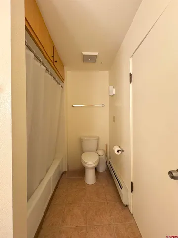 a bathroom that has a toilet in it