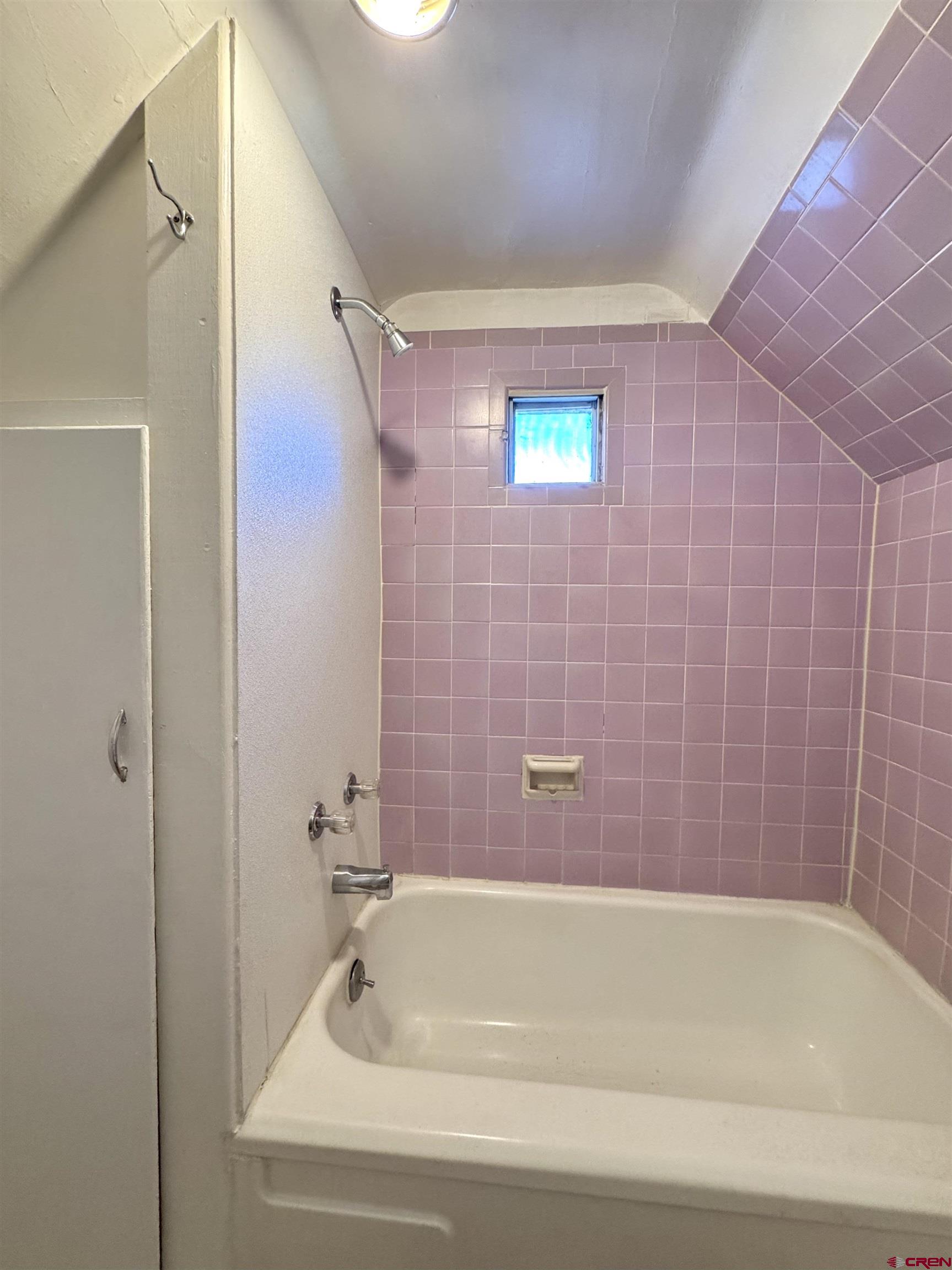 631 2nd Street Alamosa, CO 81101 - Photo 27 of 30 a bathroom with a bathtub