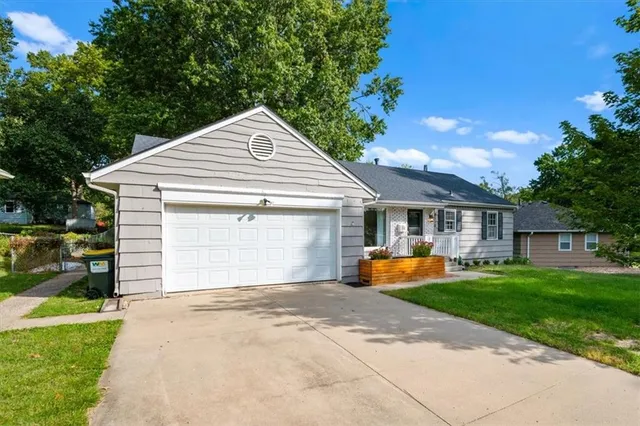 $340,000 | 8110 West 92nd Street, Overland Park, KS 66212