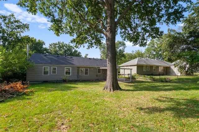 $340,000 | 8110 West 92nd Street, Overland Park, KS 66212