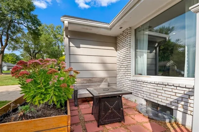 $340,000 | 8110 West 92nd Street, Overland Park, KS 66212