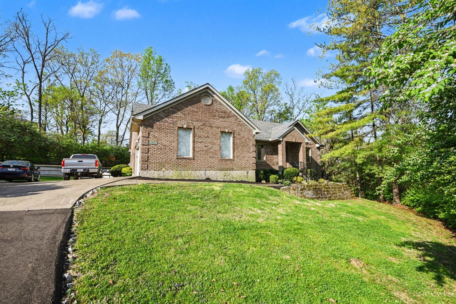 3623 Reemelin Road Cincinnati, OH 45211 - Photo 2 of 27