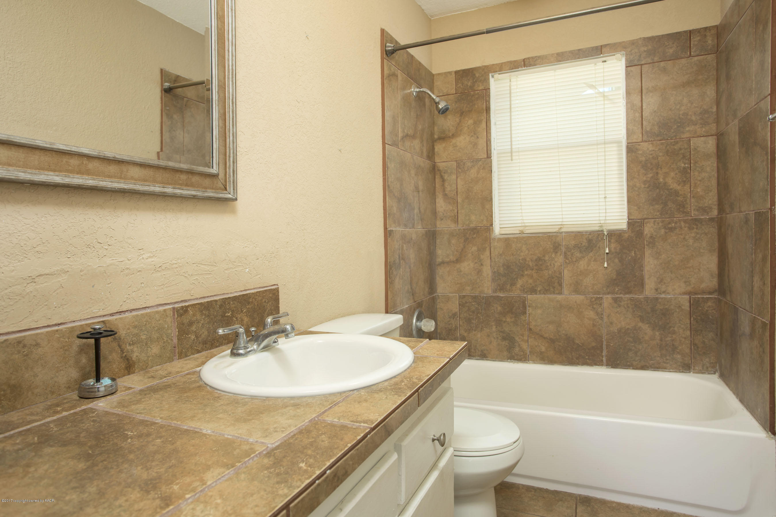 3613 South Hughes Street Amarillo, TX 79110 - Photo 15 of 18 Bathroom
