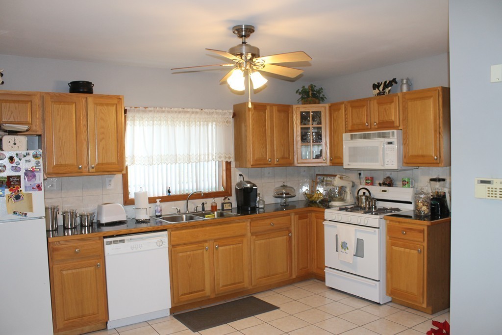 118 Oxford Street Fall River, MA 02721 - Photo 3 of 21 Gallery Image 3