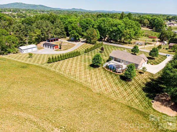 $635,000 | 379 Horseshoe Bend Road, Hudson, NC 28638