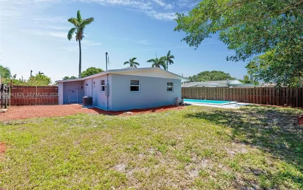 $445,000 | 5621 Southwest 38th Court, Davie, FL 33314