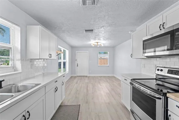 $445,000 | 5621 Southwest 38th Court, Davie, FL 33314