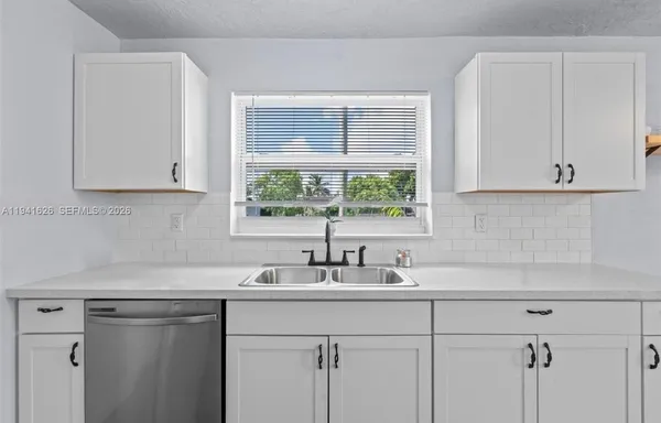 $445,000 | 5621 Southwest 38th Court, Davie, FL 33314