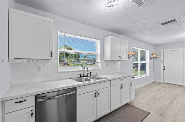 $445,000 | 5621 Southwest 38th Court, Davie, FL 33314