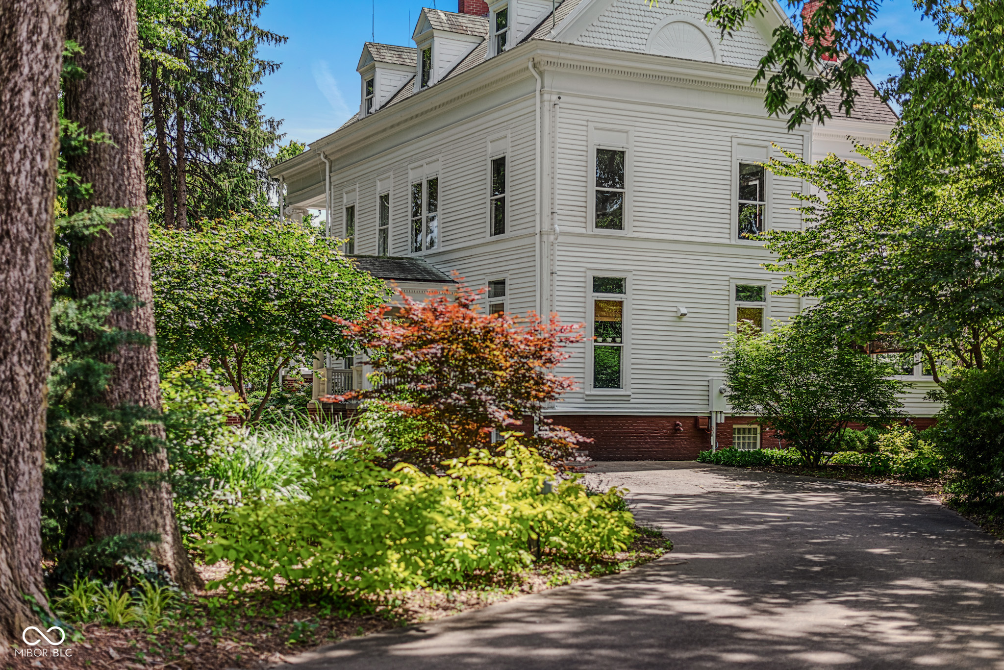 1210 16th Street Columbus, IN 47201 - Photo 10 of 93
