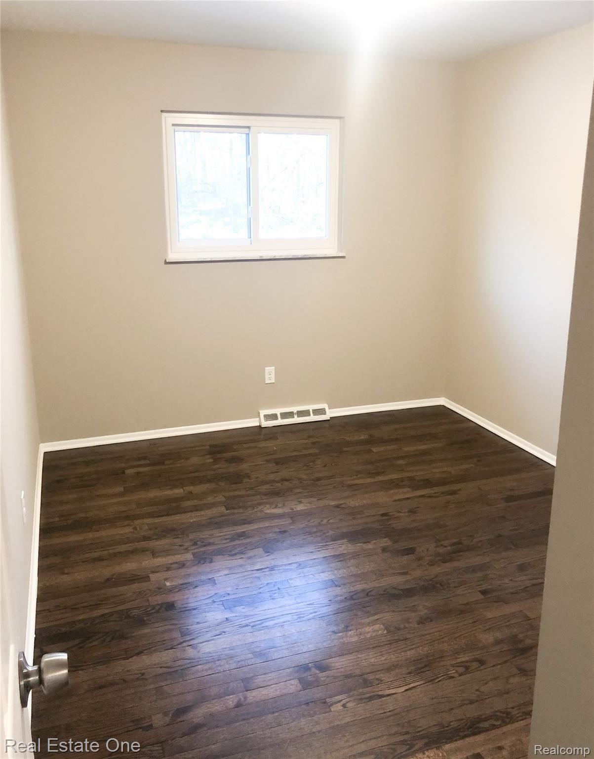 2222 Cole Road Lake Orion, MI 48362 - Photo 19 of 25 16c.jpeg