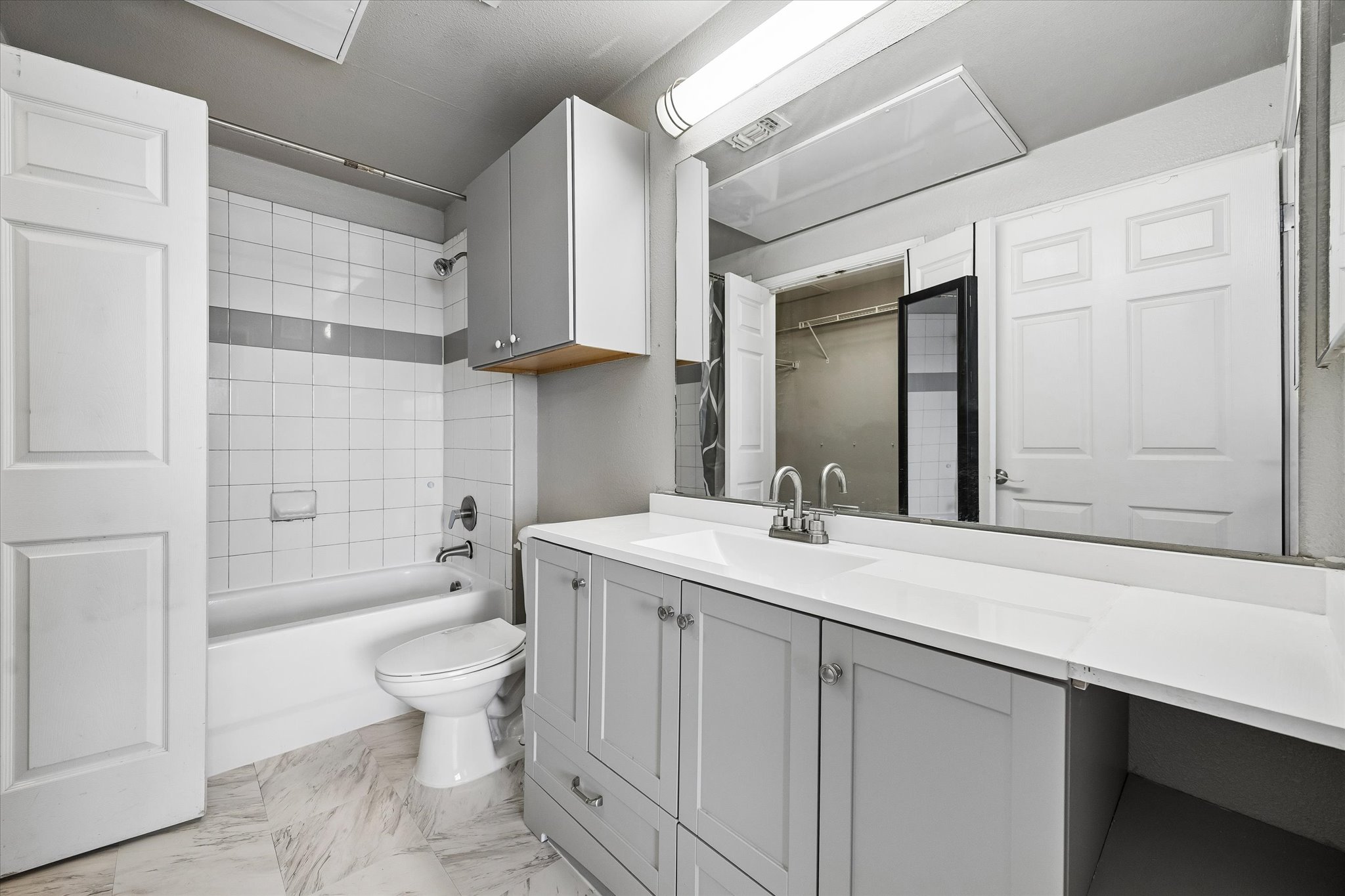 2502 Leon Street, Unit 506 Austin, TX 78705 - Photo 10 of 15 a bathroom with a sink a toilet and shower