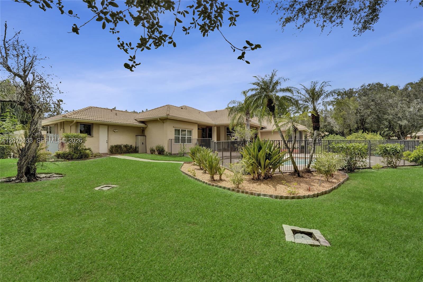 2725 Hunter Road Weston, FL 33331 - Photo 40 of 68 Gallery Image 40