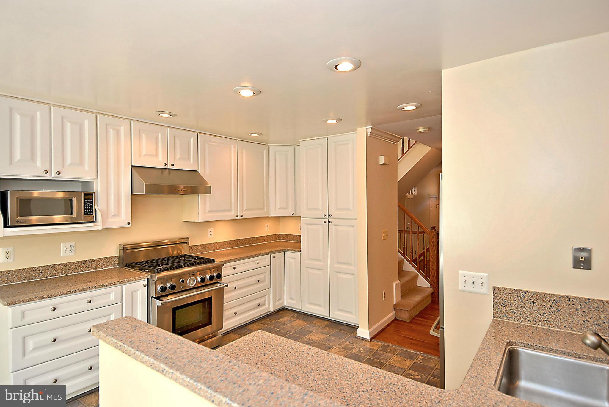 6500 Milva Lane Springfield, VA 22150 - Photo 5 of 30 Kitchen