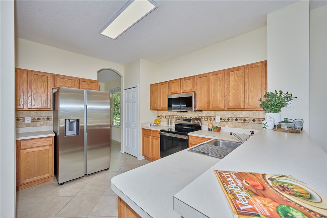 9086 107th Court Vero Beach, FL 32967 - Photo 11 of 35