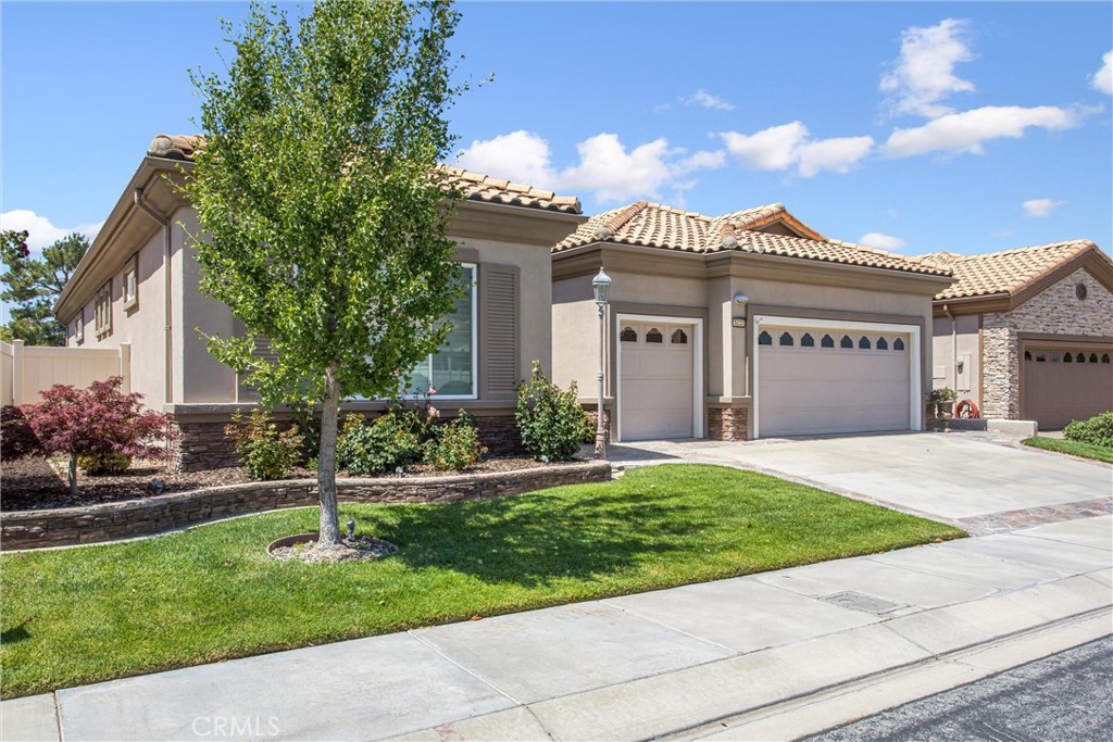 5233 Hampton Road Banning, CA 92220 - Photo 3 of 46 a front view of a house with a yard