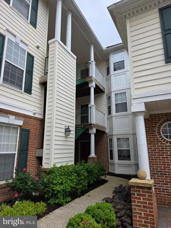 $2,500 | 43134 Watercrest Square, Unit 304, Chantilly, VA 20152