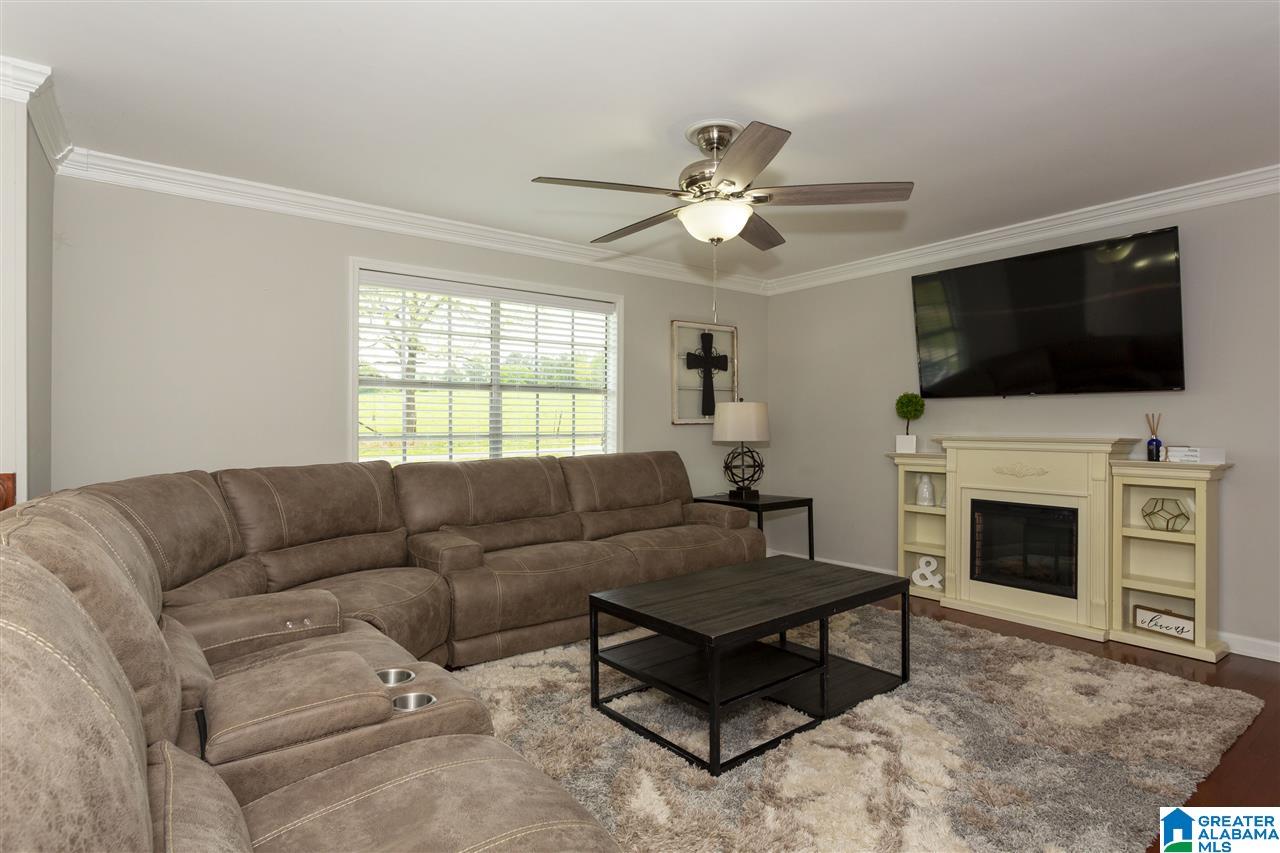 212 West Shugart Ridge Road Gardendale, AL 35071 - Photo 4 of 34