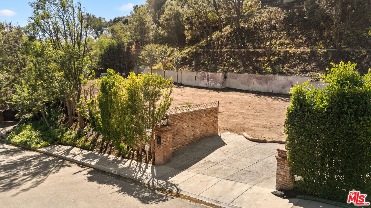 1297 Marinette Road Pacific Palisades, CA 90272 - Photo 2 of 9 a view of a yard