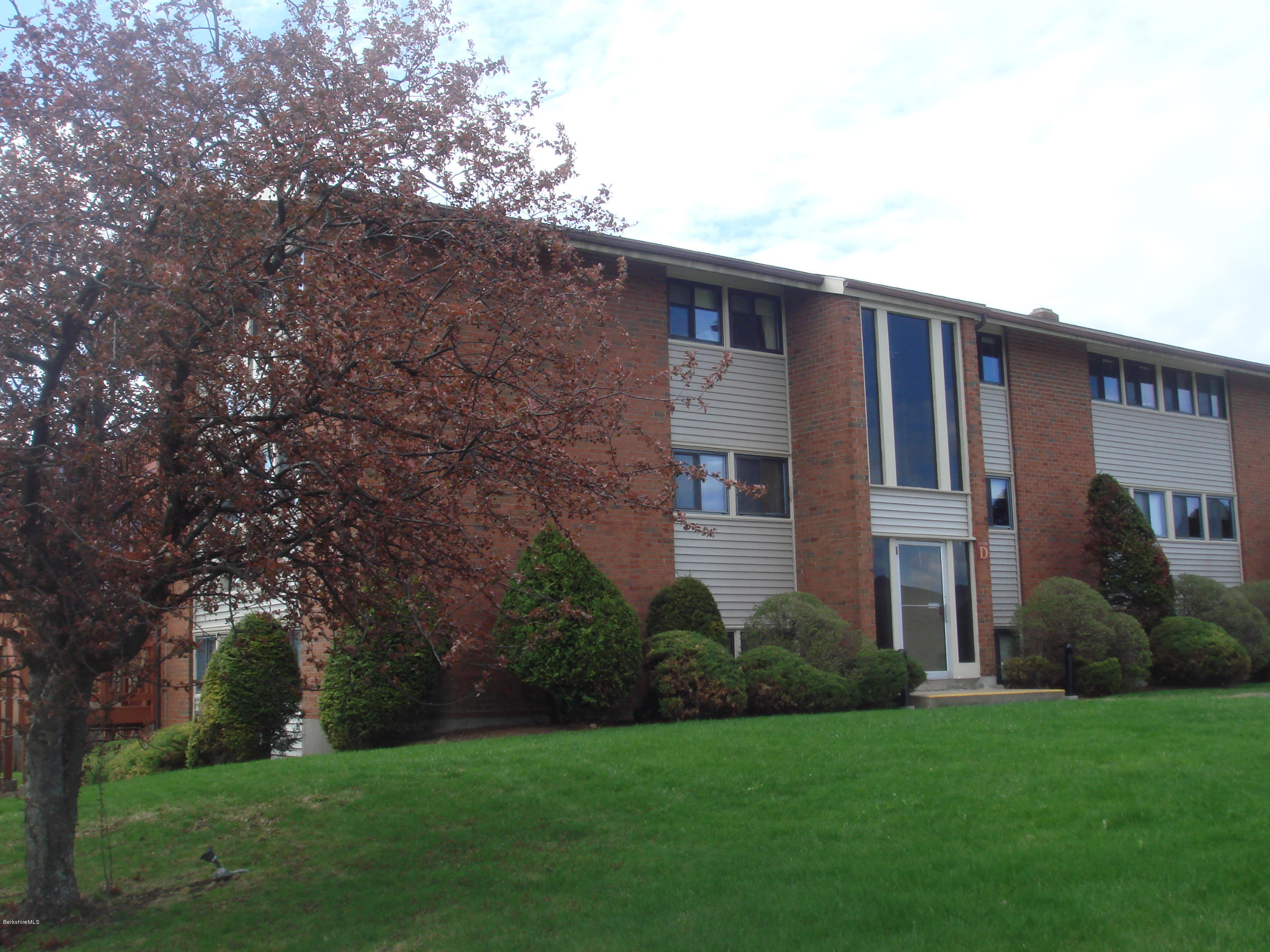 189 Stratton Road, Unit D1 Williamstown, MA 01267 - Photo 1 of 9 189 Stratton D-1