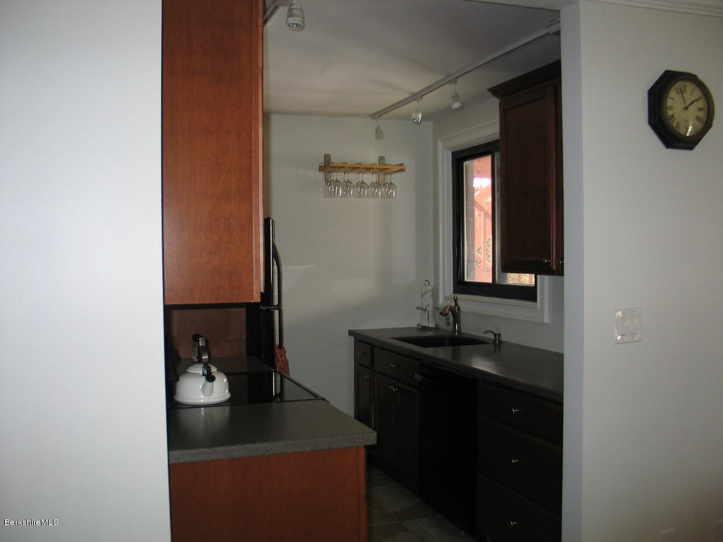 189 Stratton Road, Unit D1 Williamstown, MA 01267 - Photo 4 of 9 Kitchen