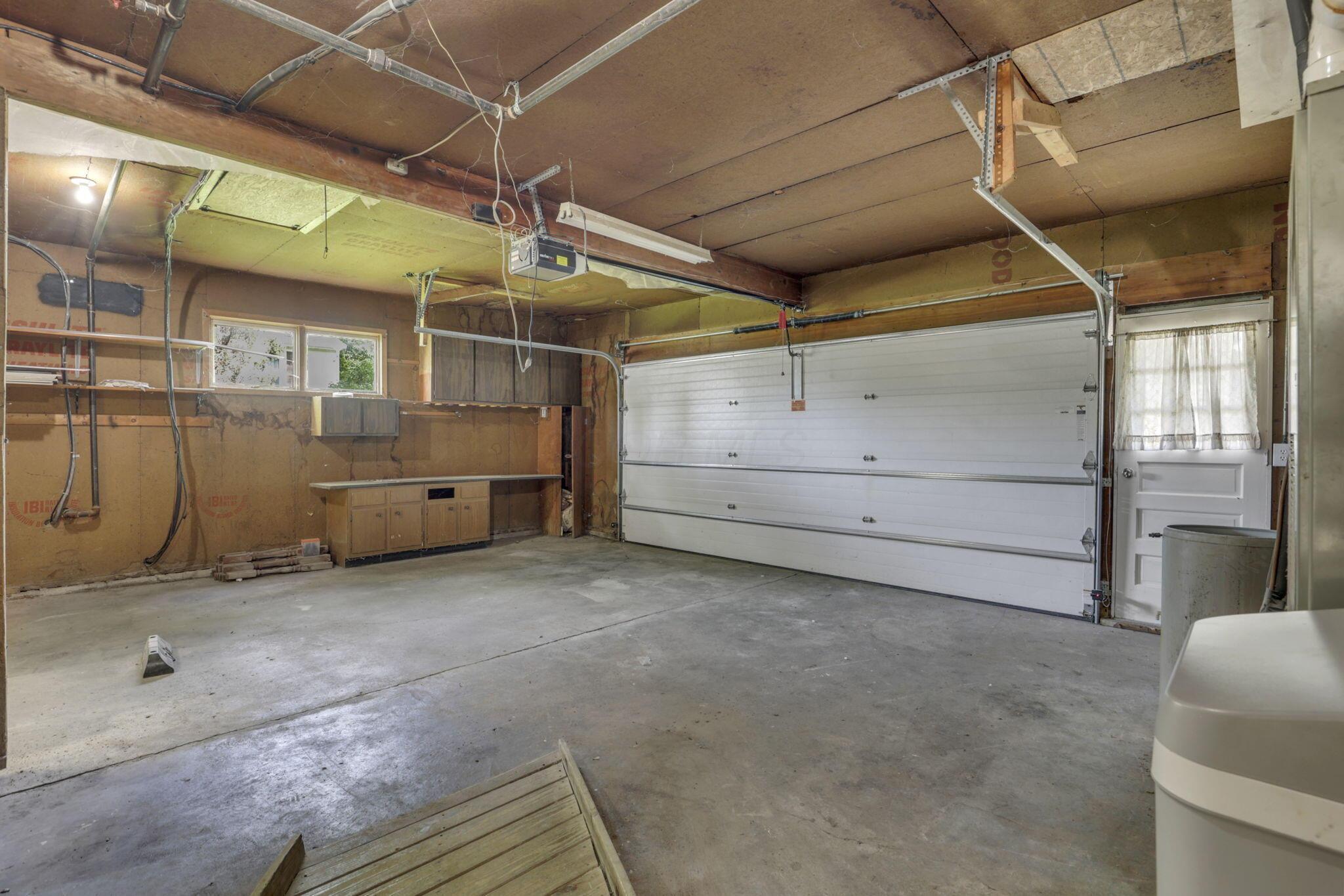 1080 Coonpath Road Northwest Lancaster, OH 43130 - Photo 40 of 55 Garage