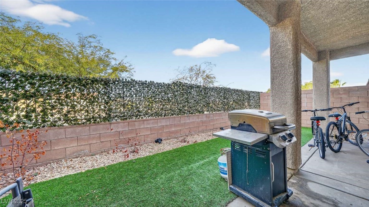 742 Solitude Point Avenue Henderson, NV 89012 - Photo 8 of 35