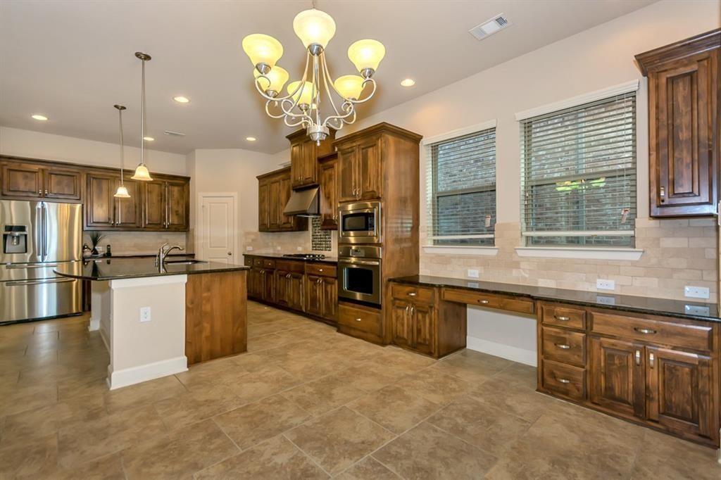 307 Palacio Street Irving, TX 75039 - Photo 6 of 11
