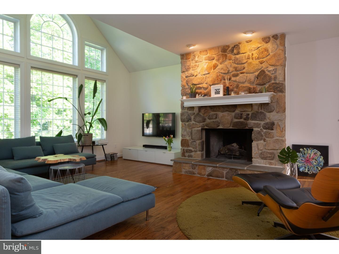 661 Limehouse Road Wayne, PA 19087 - Photo 8 of 25 Family Room