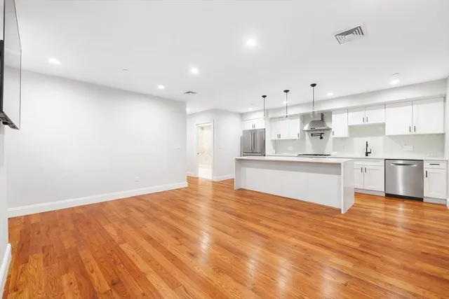 $3,950 | 113-115 Falcon Street, Unit 1133, Boston, MA 02128