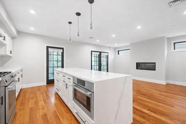 $3,950 | 113-115 Falcon Street, Unit 1133, Boston, MA 02128