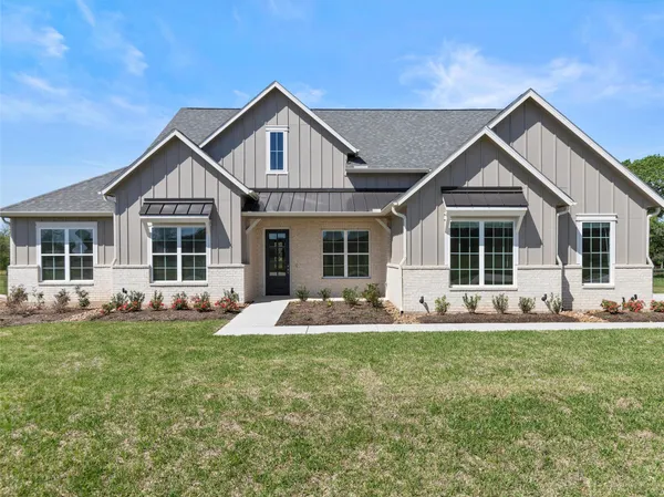 $949,990 | 226 Hydrangea Drive, Smithville, TX 78957