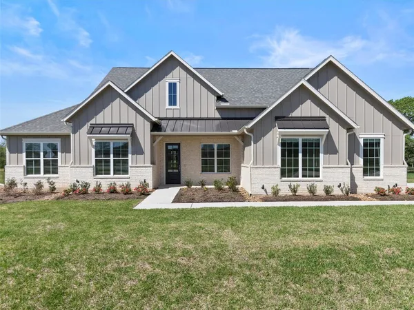 $949,990 | 226 Hydrangea Drive, Smithville, TX 78957