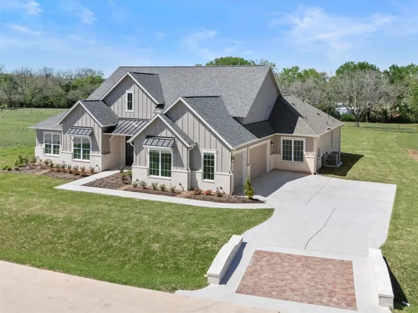 $875,000 | 226 Hydrangea Drive, Smithville, TX 78957