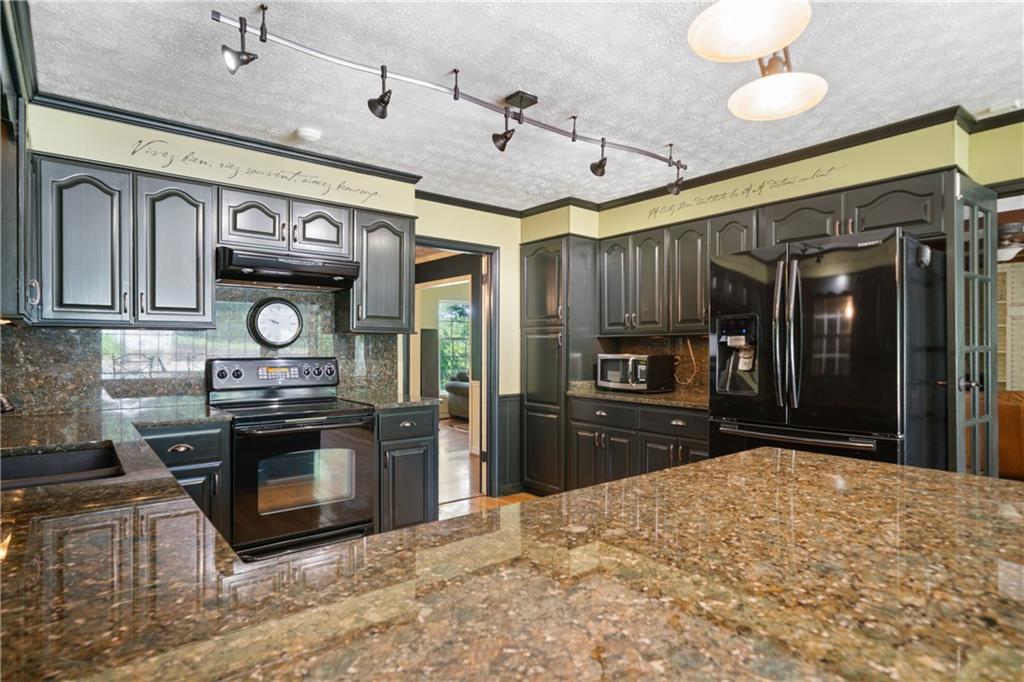 400 Simpson Road Northeast White, GA 30184 - Photo 10 of 45