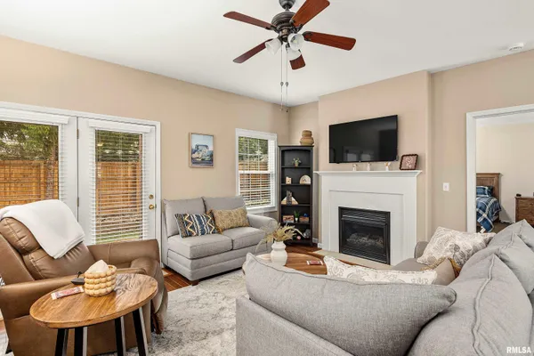 $189,900 | 922 West Trailcreek Drive, Peoria, IL 61614