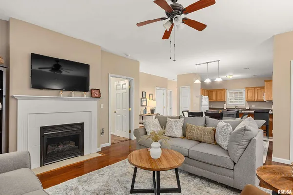 $189,900 | 922 West Trailcreek Drive, Peoria, IL 61614