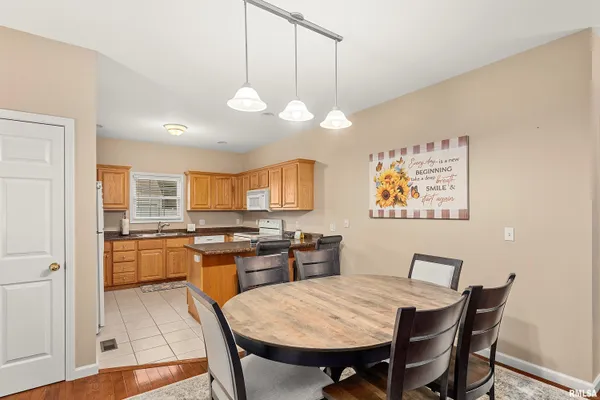 $189,900 | 922 West Trailcreek Drive, Peoria, IL 61614